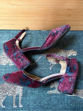 libby. edelman Burgundy Floral Block Heel Slingbacks